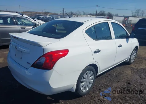 2014 Nissan Versa 1.6 S+ z USA, uszkodzony, nr VIN 3N1CN7AP8EL849213